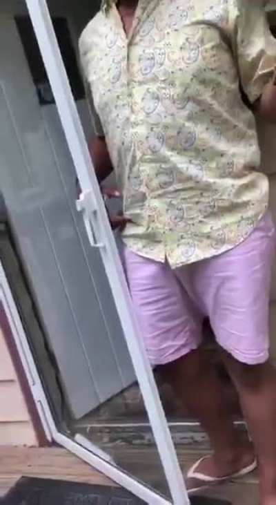 DoorDash driver steals $100 worth of Taco Bell and gets confronted at their home by customer. Dasher charges the customer with a knife and is nearly turned into Swiss cheese