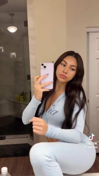 @zoevelz