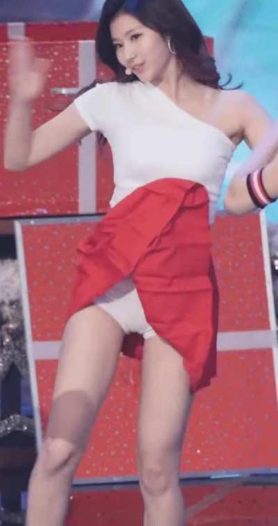Sana cameltoe