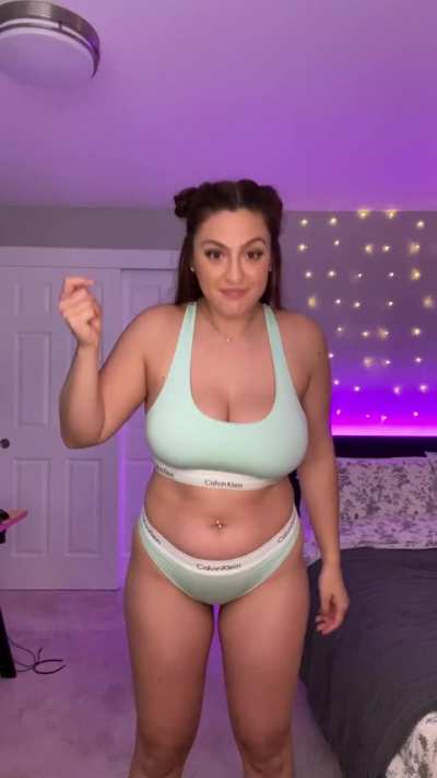 She is back , big boobies hasty<wbr>🔥💦so hawttyy