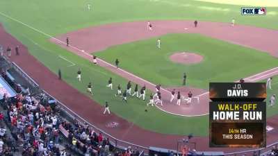 [Highlight] JD Davis walks it off with a towering home run off the foul pole