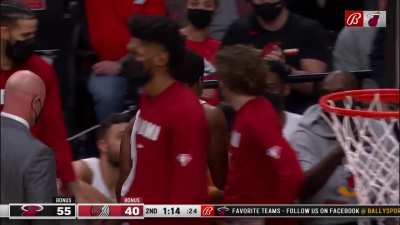 [Highlight] Kyle Lowry is ejected for his 2nd technical after the “disgusting act” of passing the referee the ball