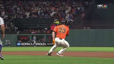 [Highlight] Darin has a Ruf time getting back to the bag after deciding not to tag up from first base