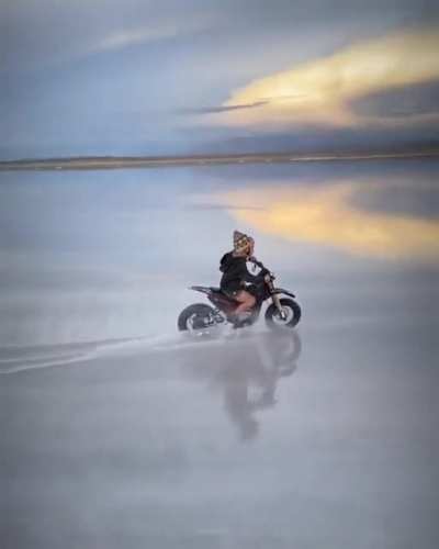 This is the 'Salar De Uyuni' in Bolivia and it acts like a giant mirror!