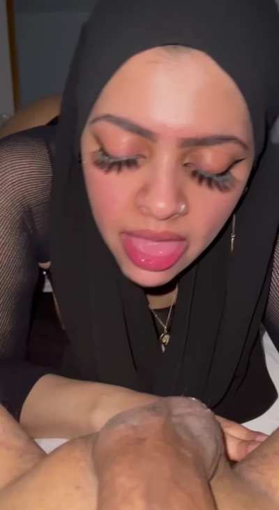 Y'all ever seen such a dedicated hoejabi?