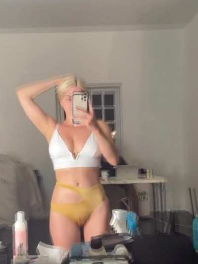 Ariel Winter 😳