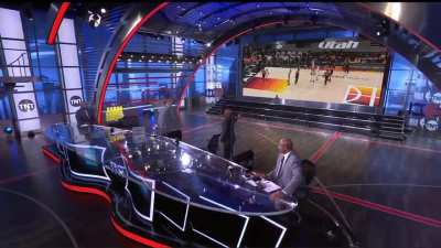 [Highlight] The inside crew celebrates Ernie's Emmy by letting him get to the board 1st