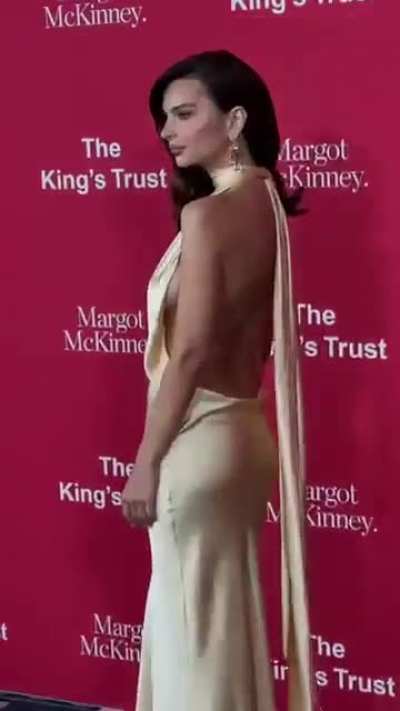 Emily Ratajkowski 