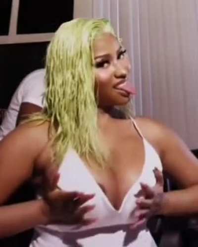 Boons jiggling