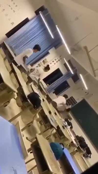兔兔暴打神蛆