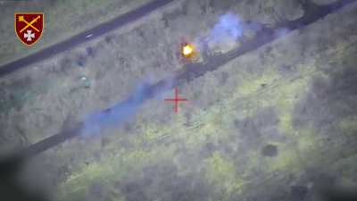 Ukrainians use FH-70 artillery to destroys Russian 2C3 “Akatia” resulting in a huge explosion 