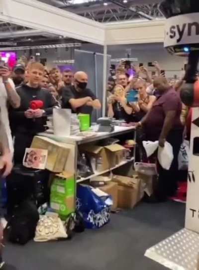 Eddie Hall vs Punching Machine