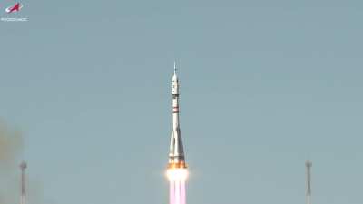 Ракета «Союз<wbr>-2.1а<wbr>» с первым в мире киноэ<wbr>кипаж<wbr>ем успешно старт<wbr>овала с космо<wbr>дрома Байко<wbr>нур.