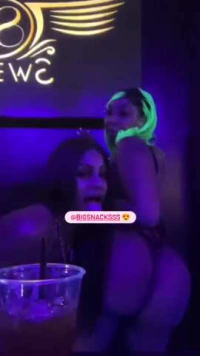 Strippers with titties and ass >