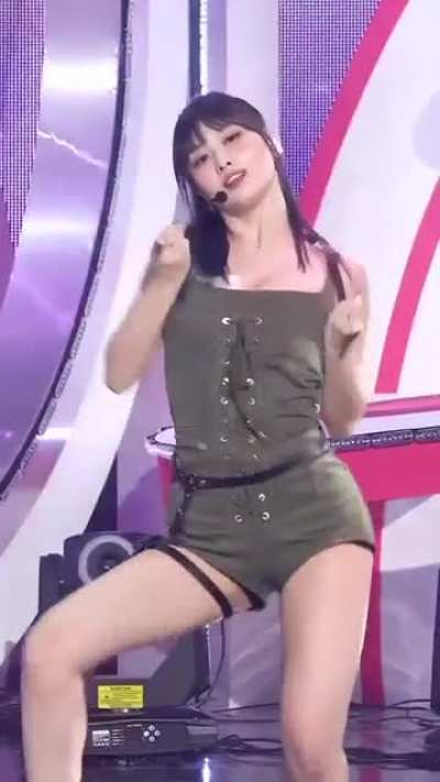 Talk That Talk Momo is really something 🥵