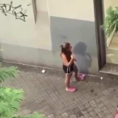 Quédense en casa si :,) y tomen agua
