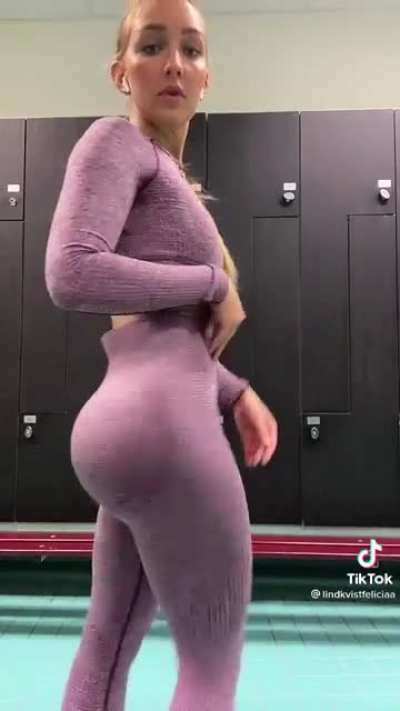 Wait for it 🍑😳