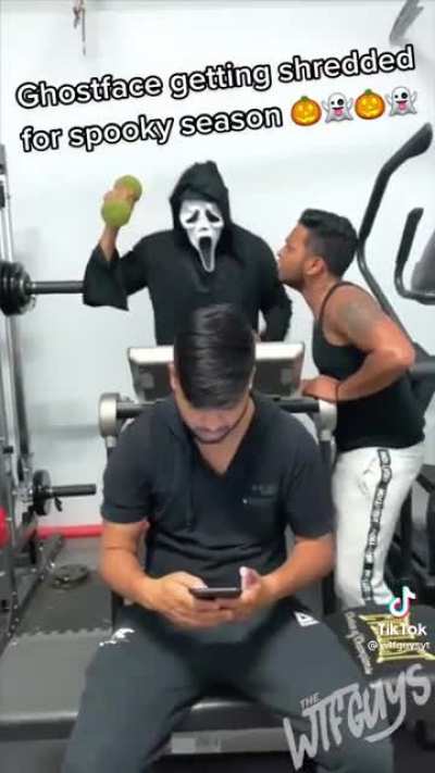Ghostface back at the gym!!