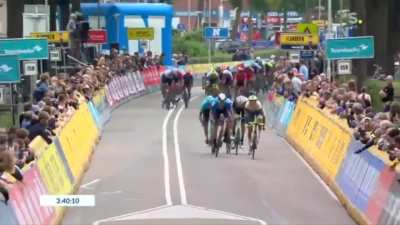 Taco van der Hoorn's sprint today was really metal!