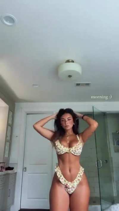 A goddess! Look at her beautiful face, her perfect boobs, her armpits, her smooth shaved pussy and her majestic legs, what do you think? Agree or not?