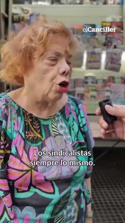 Señora opina sobre la marcha del 24