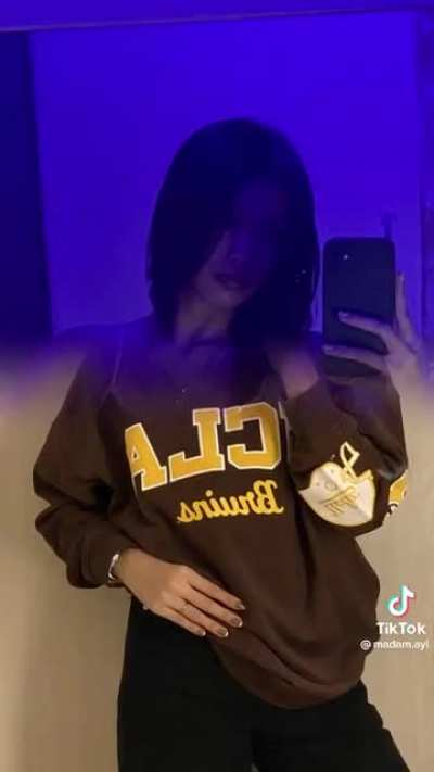 nagpakita na siya