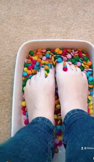 Would you like to eat the sweets after? 