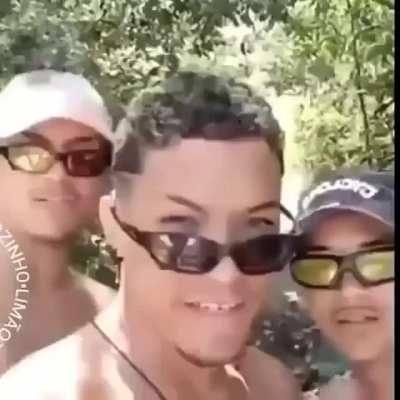 Olha a curvas delas kjjkj
