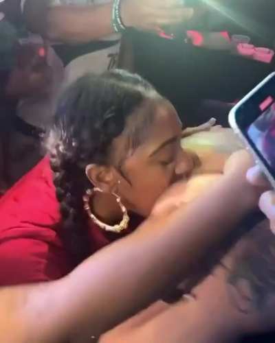 ��??Random Black girl eats stirpper ass