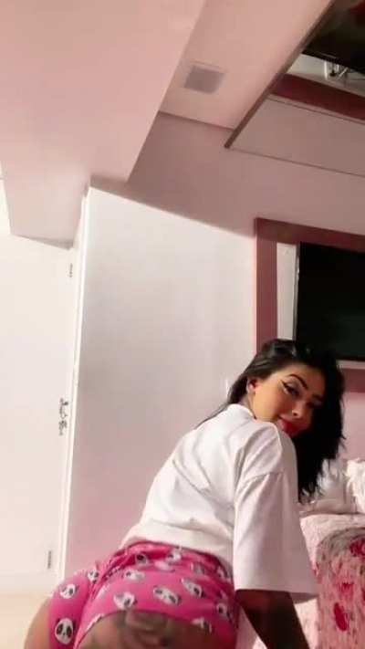 Mirella 🤤
