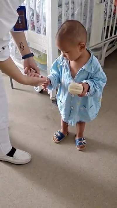 My child with leukemia is undergoing chemotherapy. He is still so quiet.