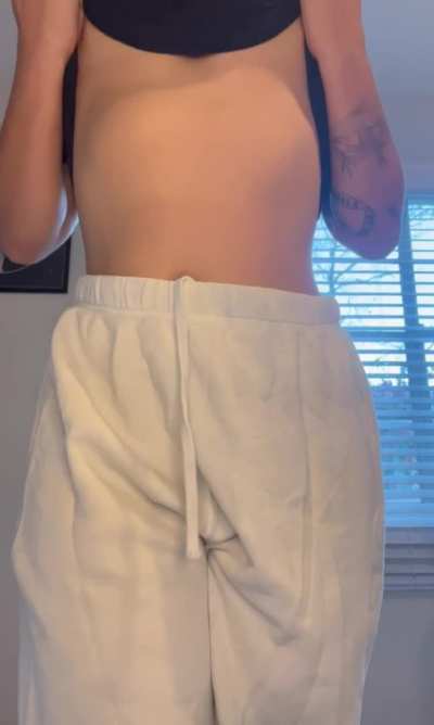 This is why you should hit on girls in baggy clothes