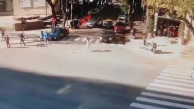 Police officer in Argentina gets stabbed by a knifeman after shooting him in the leg