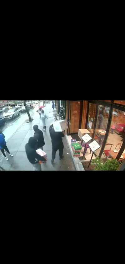 Argument outside NYC smoke shop ends in gunfire.