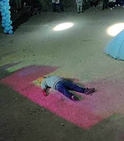El tío que es el alma de la fiesta