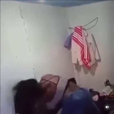 POS Girlfriend assaults Boyfriend after checking his phone