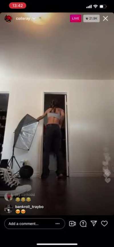 The important part of the live 😂. Ass n titties 🔥🔥