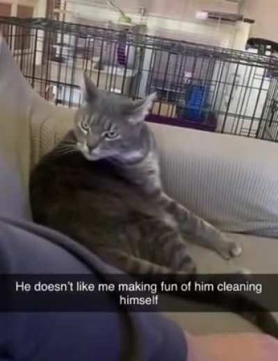 >_<