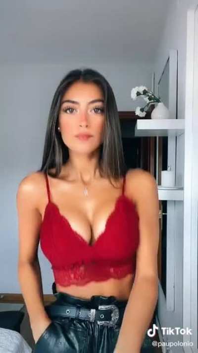 She looks fucking gorgeous!