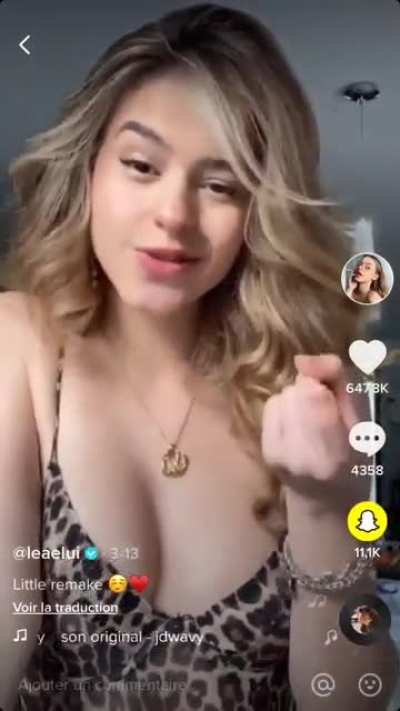 Elle en joue