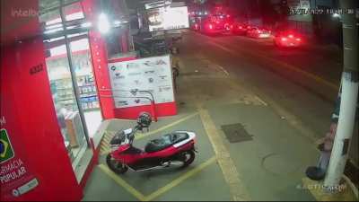 Epic Brasil pharmacist shoots robbers and detains both!