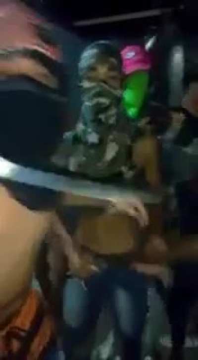 Encapuchados amenazan por las redes: 