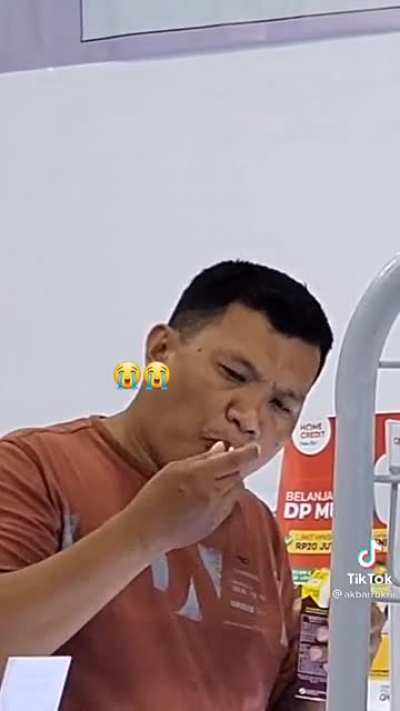 Dude couldn't figure out how to use a straw