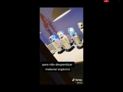 SOUZONES! ALERTA! RECEBEMOS UM AVISO DE UM ESPIÃO DOS BOTS! ELES SÓ FINGEM SER BURROS! ALERTA VERMELHO! TODOS OS SOLDADOS SE POSICIONEM! ISTO NÃO É UM TREINAMENTO!