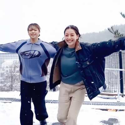 JIHYO & JEONGYEON