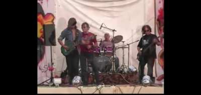 Lead singer slaps guitarist for making mistakes