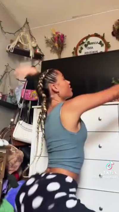 She can move her tight booty