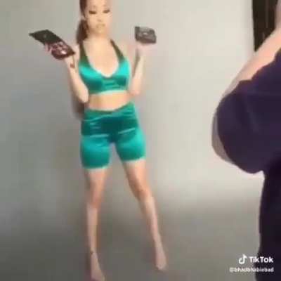Bhad Bhabie old photoshoot video 🥰