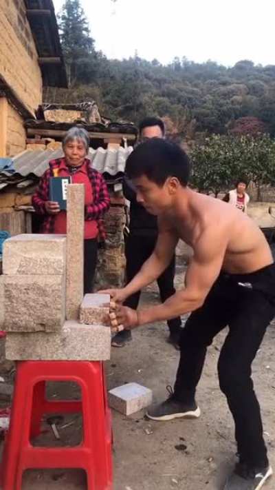One Inch Punch demonstration from one of top 10 Chinese Martial Artists