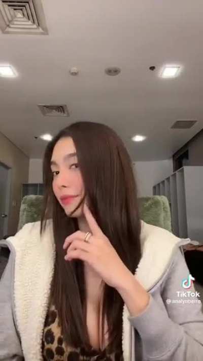 Analyn Barro